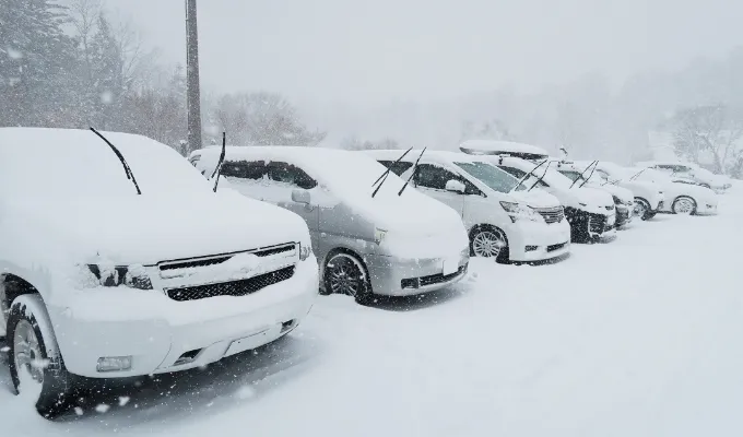 真冬の雪から愛車を守る