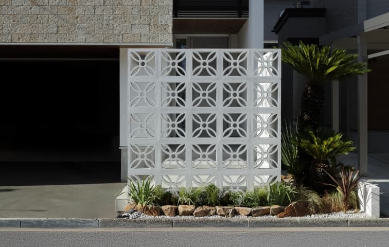 長岡市緑町モデルハウスの沖縄花ブロック